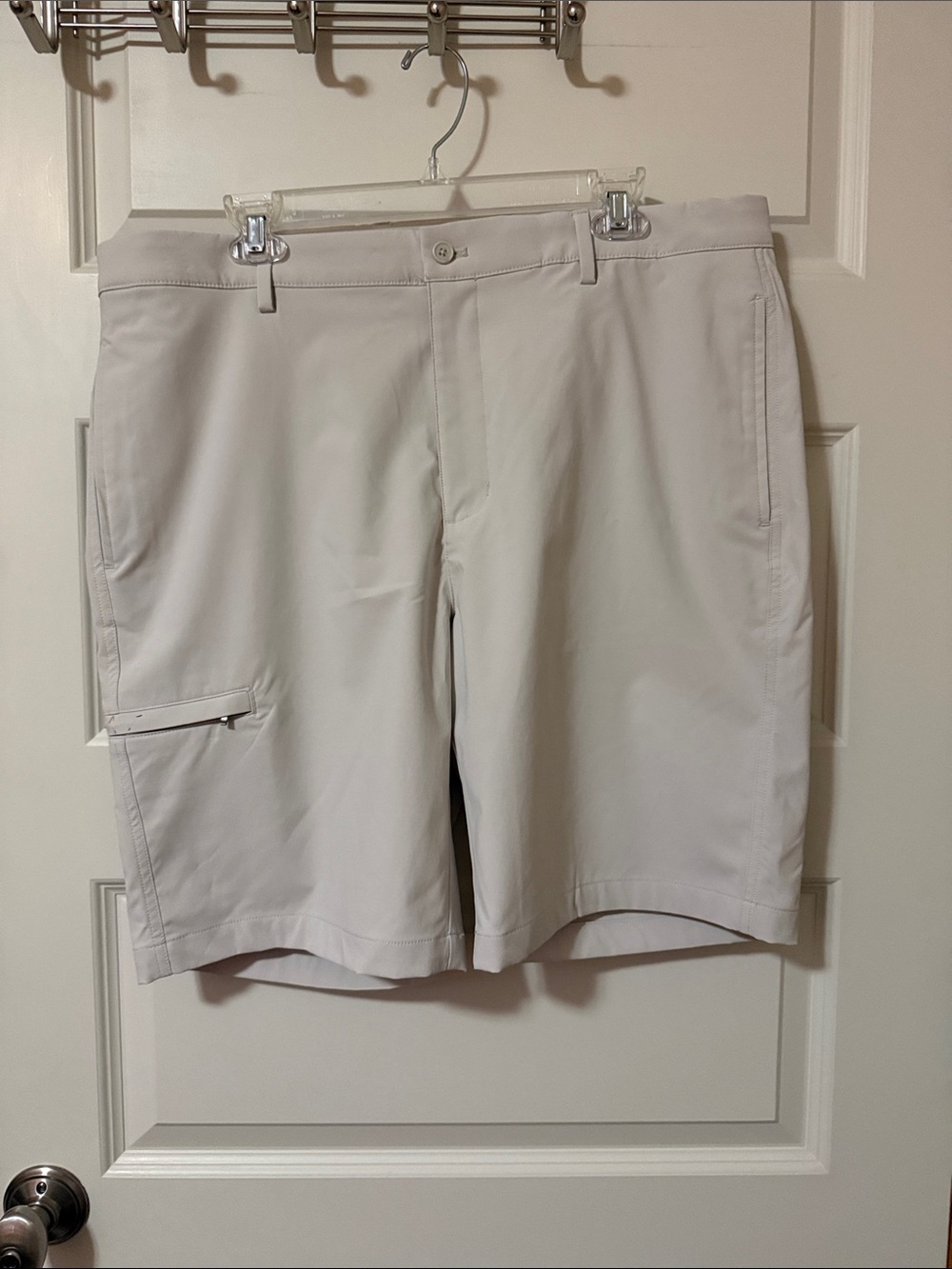 Greg Norman Men's Performance Shorts - Light Beige